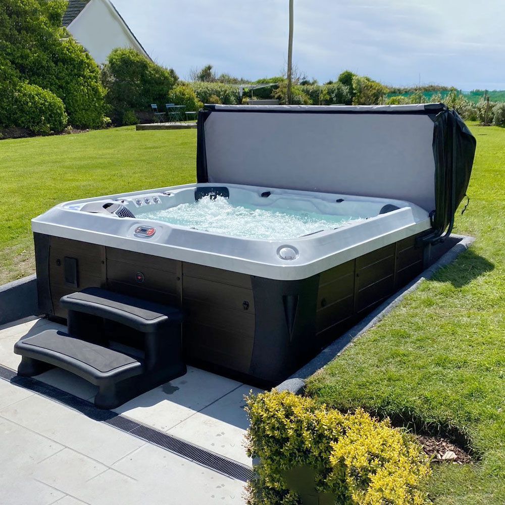 Alberta 6-Person Canadian Spa Hot Tub with LED lights & bluetooth
