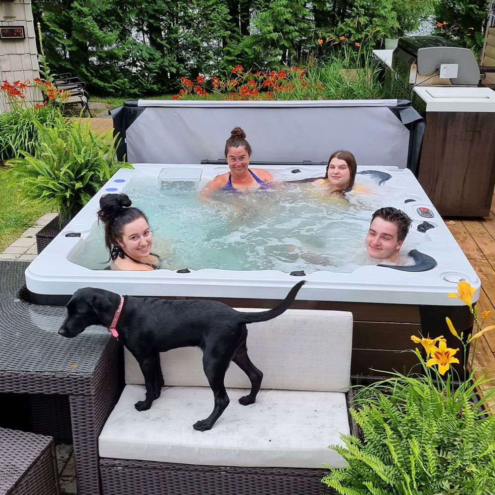 Erie 6-Person Canadian Spa Hot Tub with LED lights & bluetooth